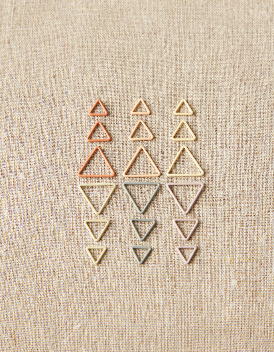 10x Marcapuntos Triangulares <br> Triangle Stitch Markers Earth Tones
